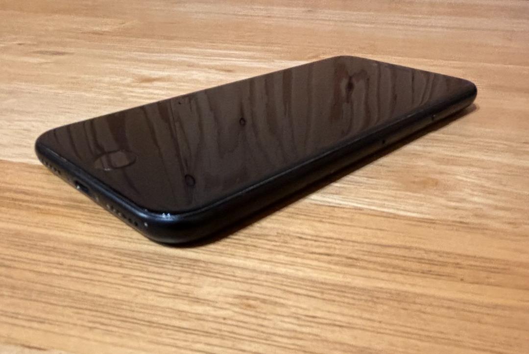 iPhone se 第2世代 128GB ブラック SIMフリー ジャンク品