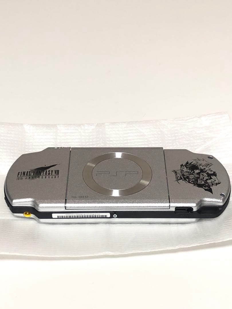 PSP-2000 クライシスコア ※要バッテリー交換 PSP-2000 クライシスコア ※要バッテリー交換