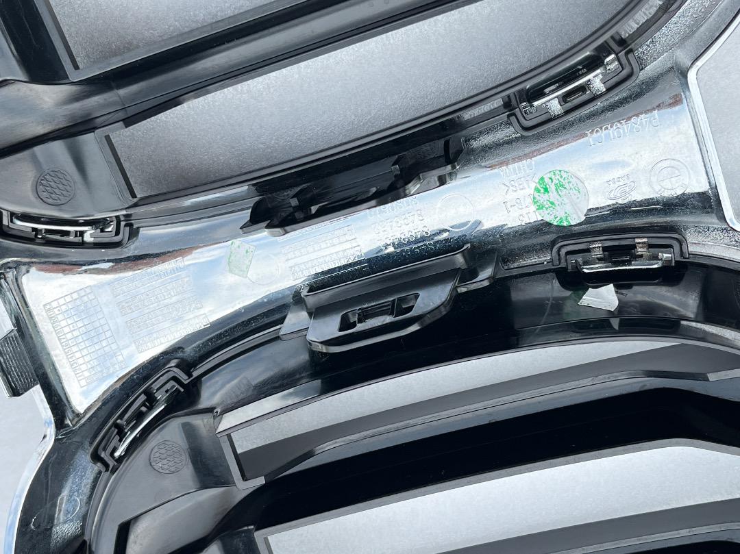 BMW　X1　純正　フロントグリル