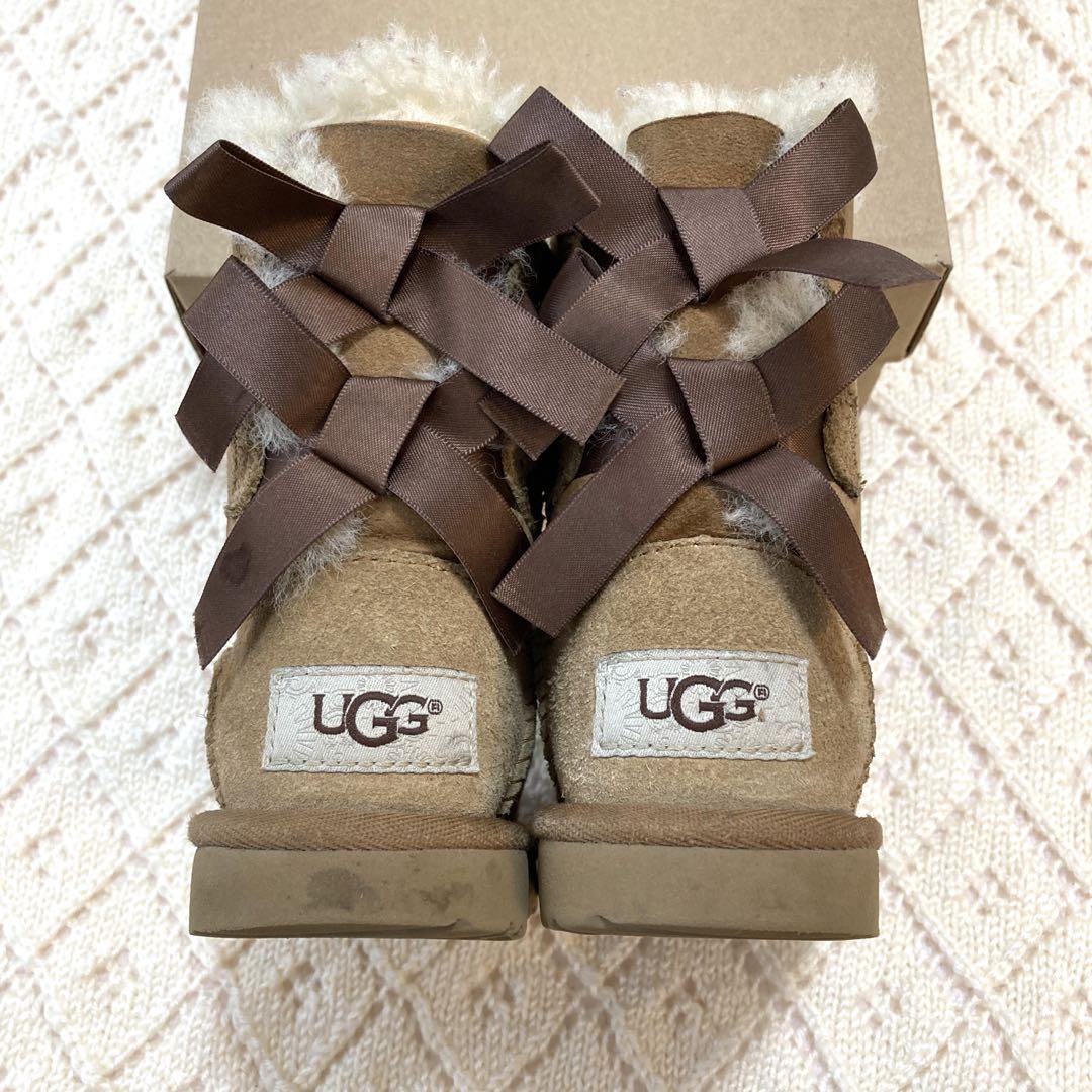 UGG アグ ムートンブーツ キッズ リボン チェスナット 7 14.5cm - メルカリ