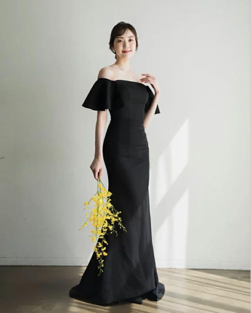 結婚式　二次会　花嫁ドレス　ブラック オフショルダーブラックドレス フリル付き