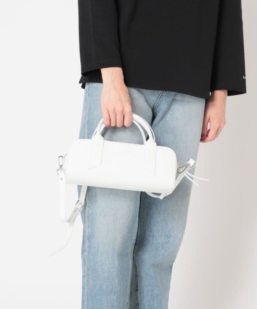 美品【定価2.3万】IENA NOVIA /ノヴィアスクエアバッグ ホワイト 美品【定価2.3万】IENA NOVIA /ノヴィアスクエアバッグ ホワイト