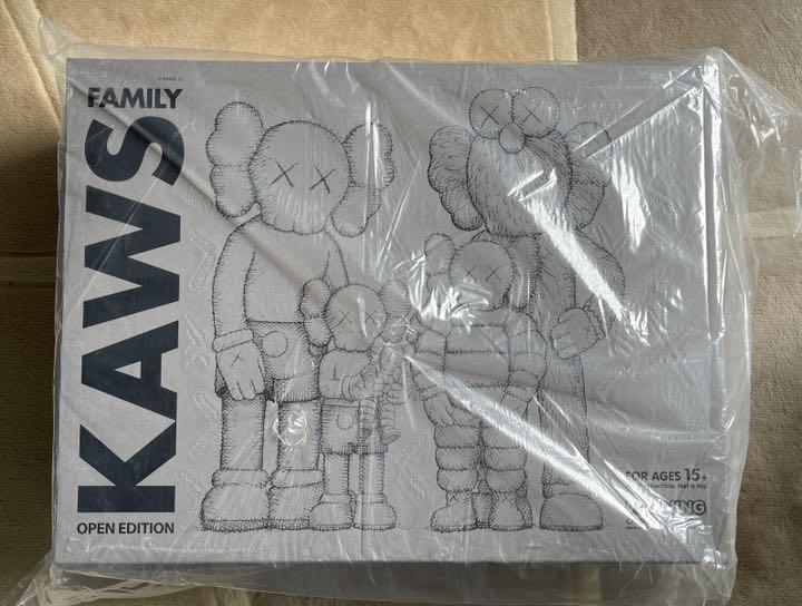 その他 #1 KAWS FAMILY BROWN/BLUE/WHITE KAWS | Family Figures - Brown Blue White (2021) | Available