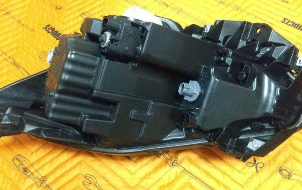 ZC33Sスイスポ・スイフト用ヘッドライト右