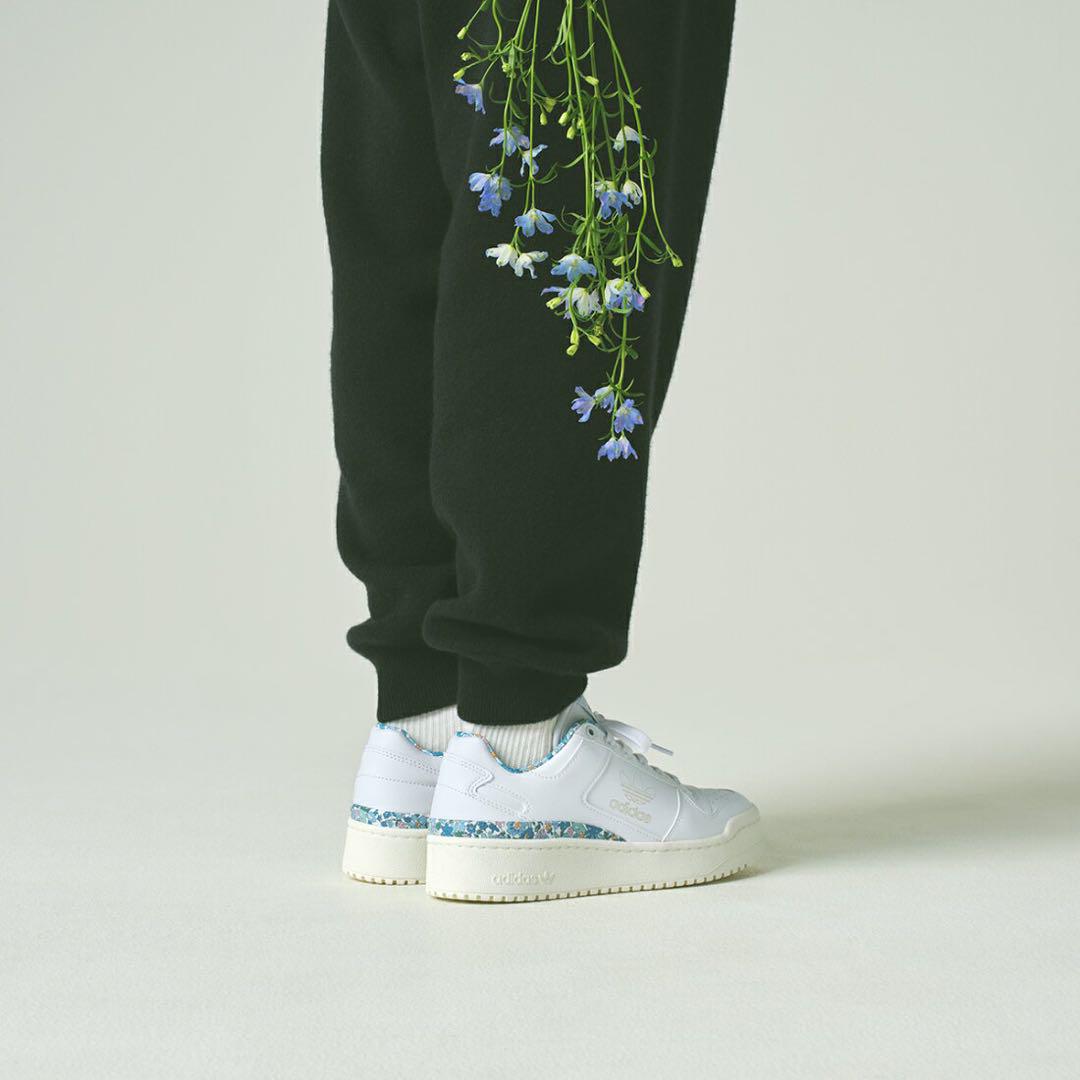 adidas リバティ　スニーカー　23cm
