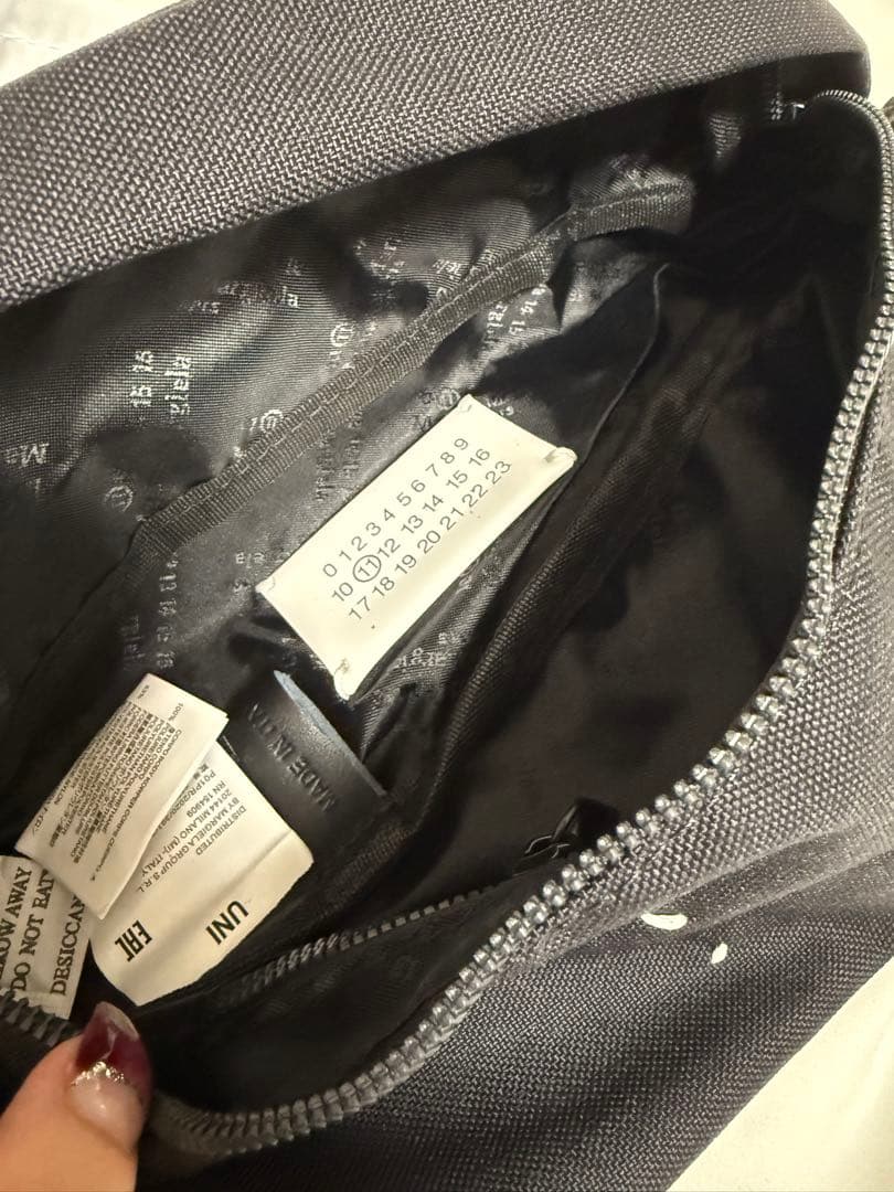 4ステッチボディバッグ