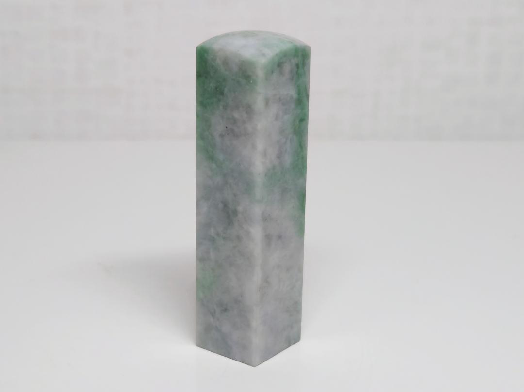印材・角② 43g 翡翠 ヒスイ 鑑賞石 原石 自然石 誕生石 鉱物 水石