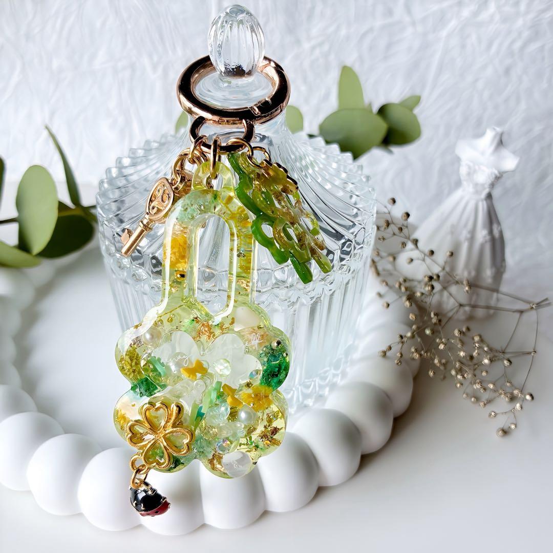 まっちゃんさま シャカシャカ クローバー鍵型 ゆらゆらてんとう虫