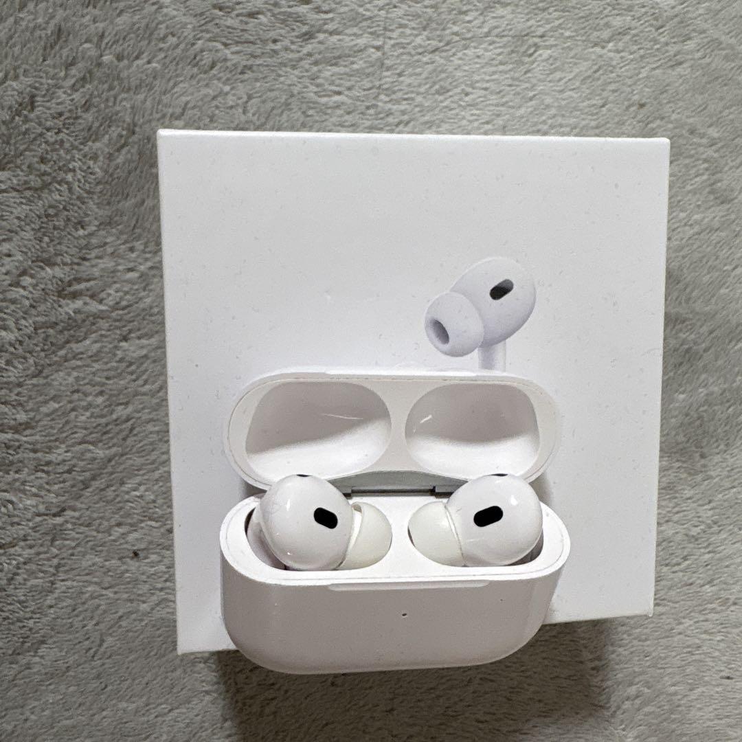 AirPods Pro 第二世代 本体 充電ケース付き ホワイト - メルカリ