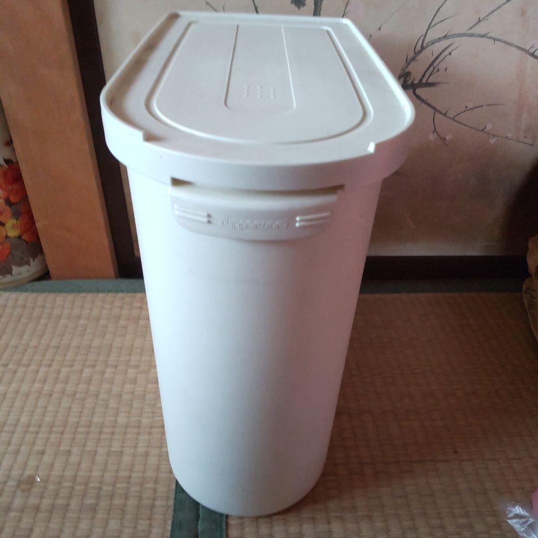 充実の品 タッパーウェア キッチンキーパー 20キロ用 - メルカリ 保存容器・ケース