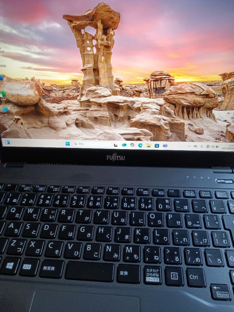 富士通ノートパソコンU938/S. i5第7世代 OS.Office