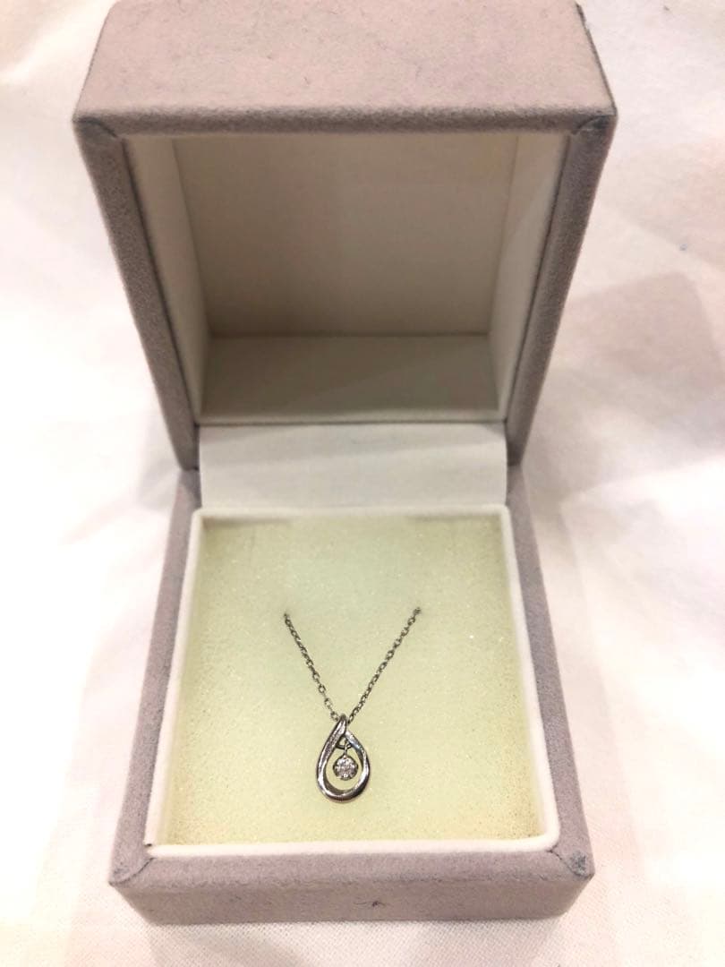 ヴァンドーム青山 しずく型ネックレス 店舗良い www.shelburnefalls.com