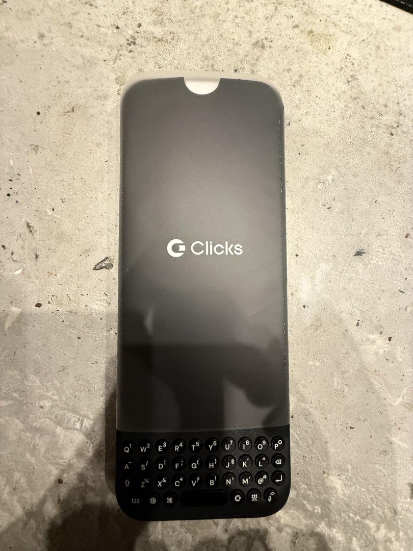 Clicks iPhone 16 Pro Max キーボードケース