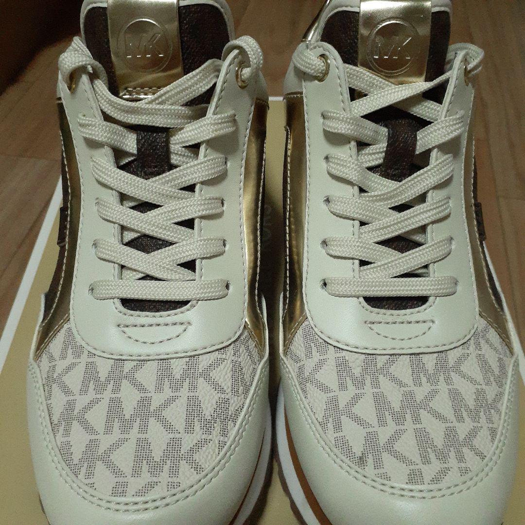Kors Maddy