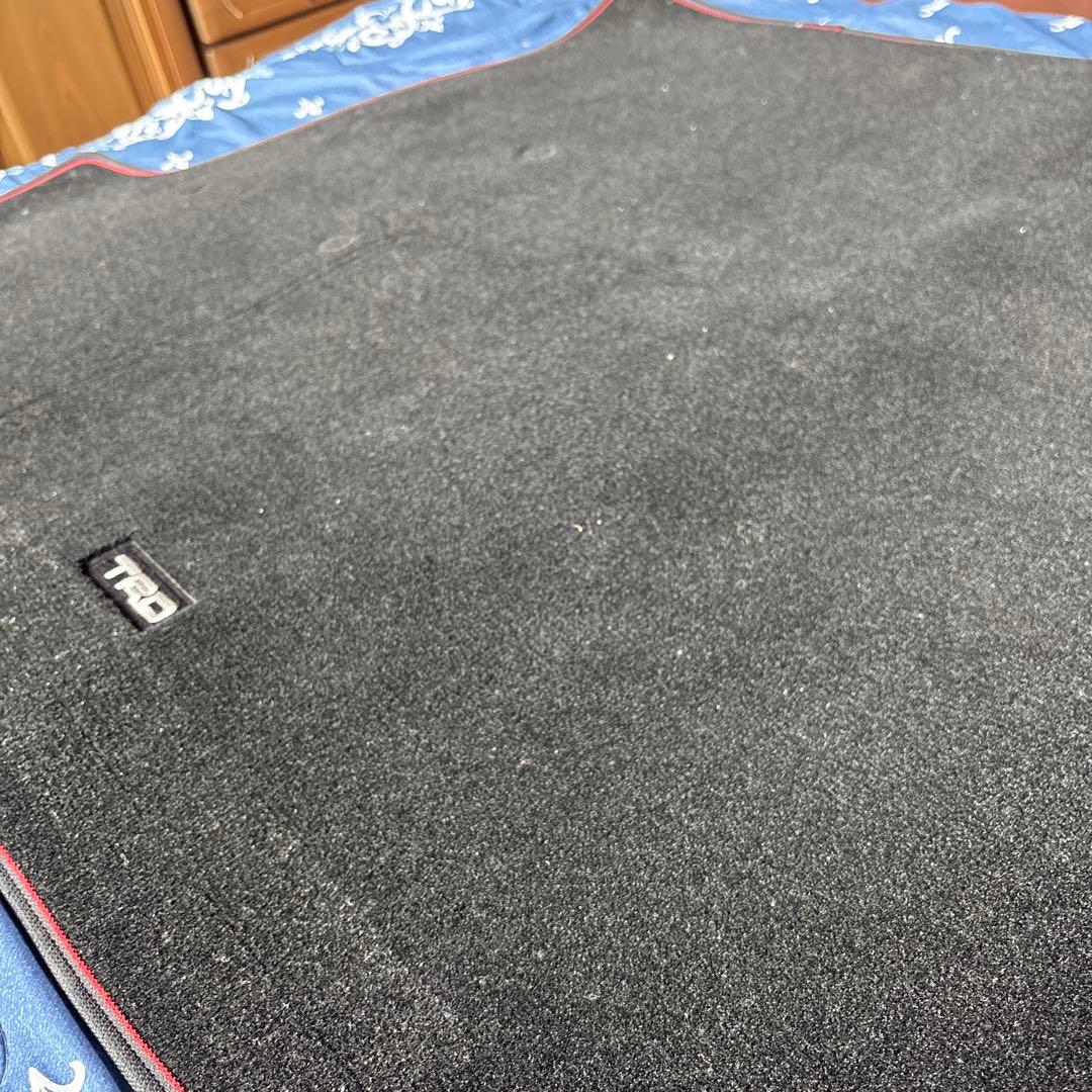 TRD RAV4ラゲッジマット 黒 赤い縁取りT.R-D BRIGHTFACE_UK