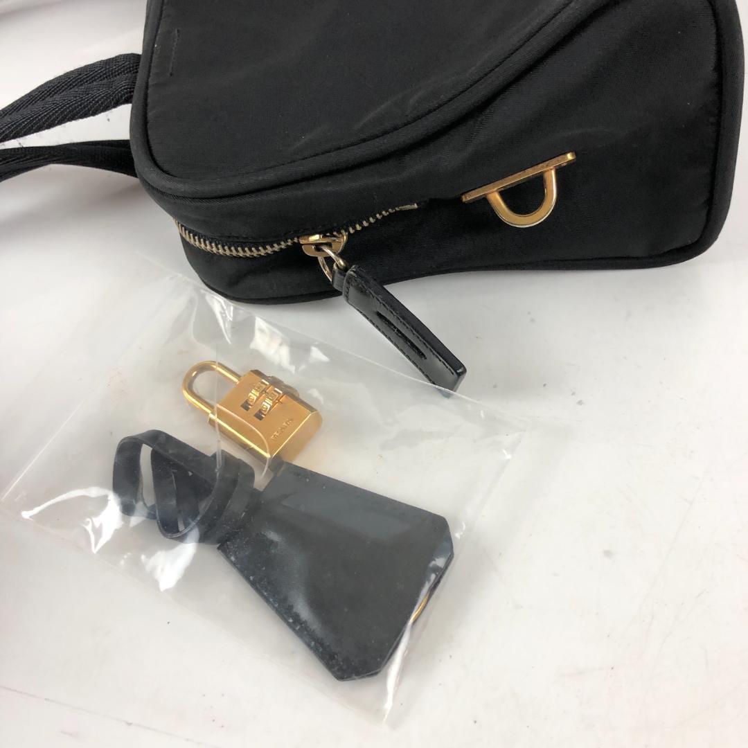 PRADA プラダ ナイロン ロゴプレート ハンドバッグ ブラック