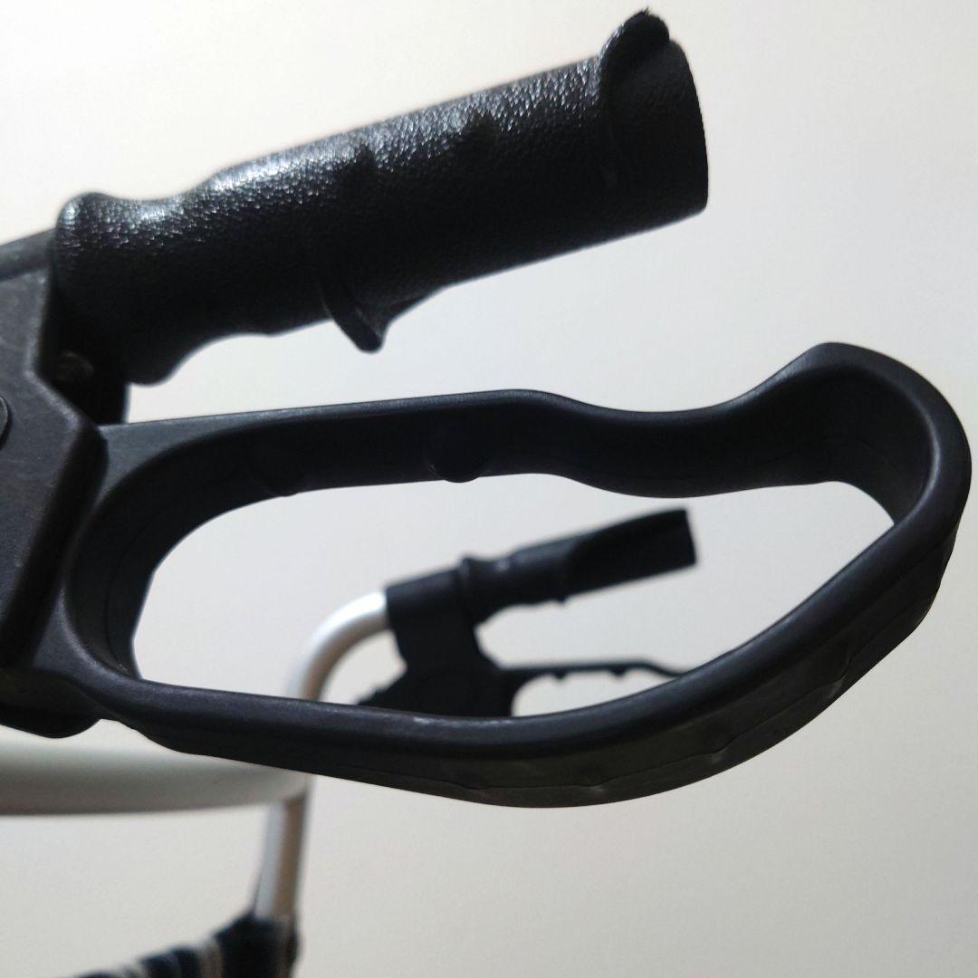 美品 KADOKURA 車椅子 折りたたみ椅子 アルミ製 軽量 簡易車イス 美品 KADOKURA 車椅子 折りたたみ椅子 アルミ製 軽量 簡易車イス