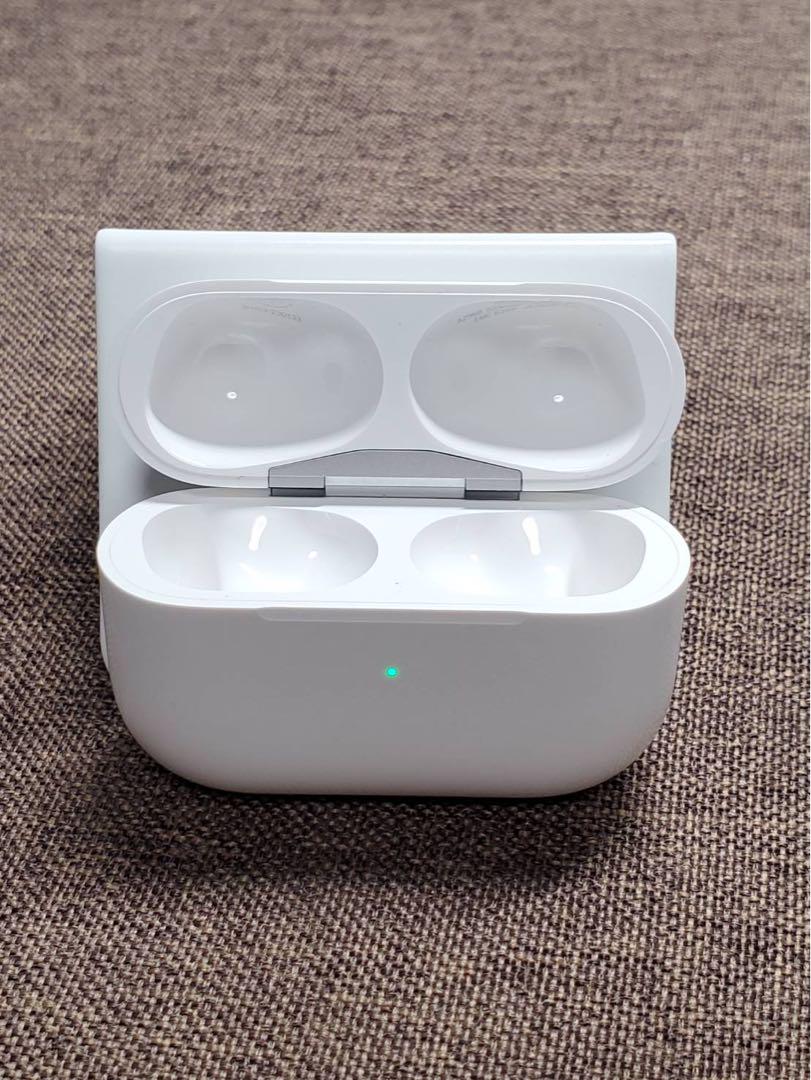 Apple AirPods Pro 第2世代 充電ケースのみ056