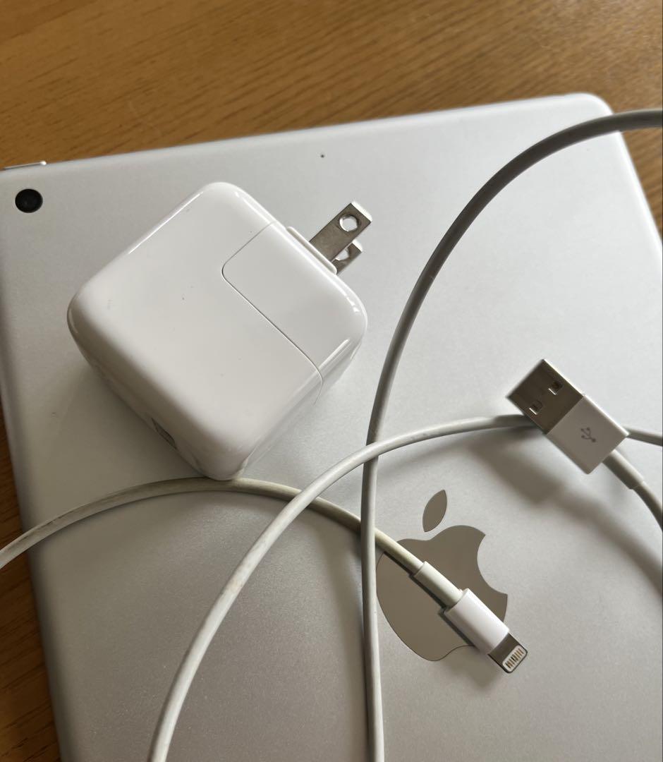 Apple iPad 5 + イヤホン・充電器