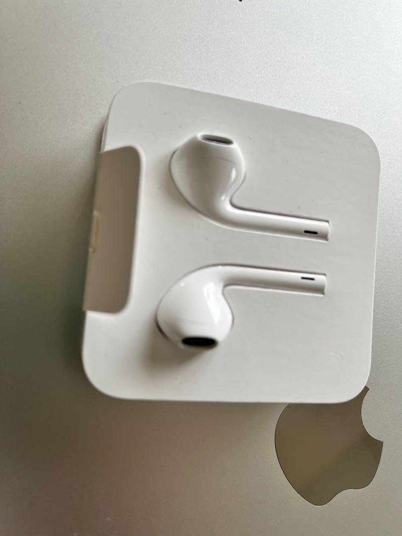 Apple iPad 5 + イヤホン・充電器