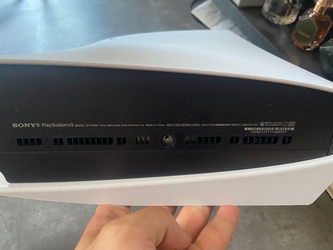 CFI-1200A目立った傷や汚れなし