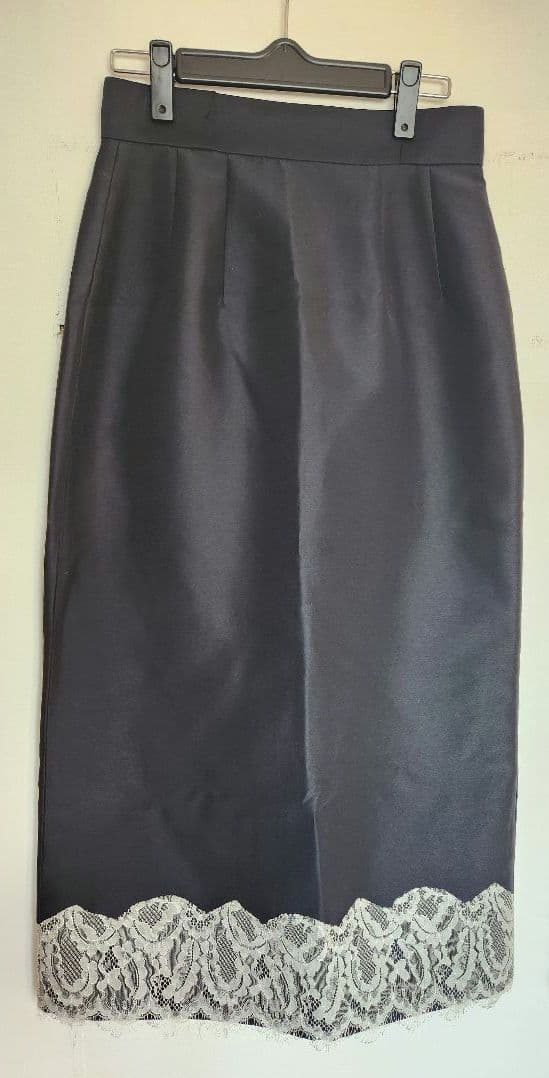 パメオポーズ　サテンレーススカート