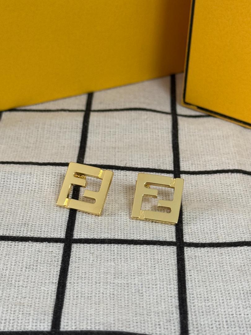 フェンディ ピアス