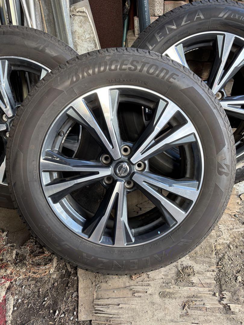 日産　エクストレイル　225/60/18 18インチ ホイールセット　一年使用