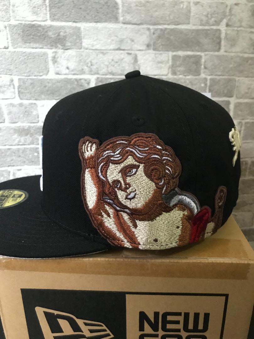 希少MLBアトランタブレーブスNEWERAアーティストコラボキャップ1/2BK