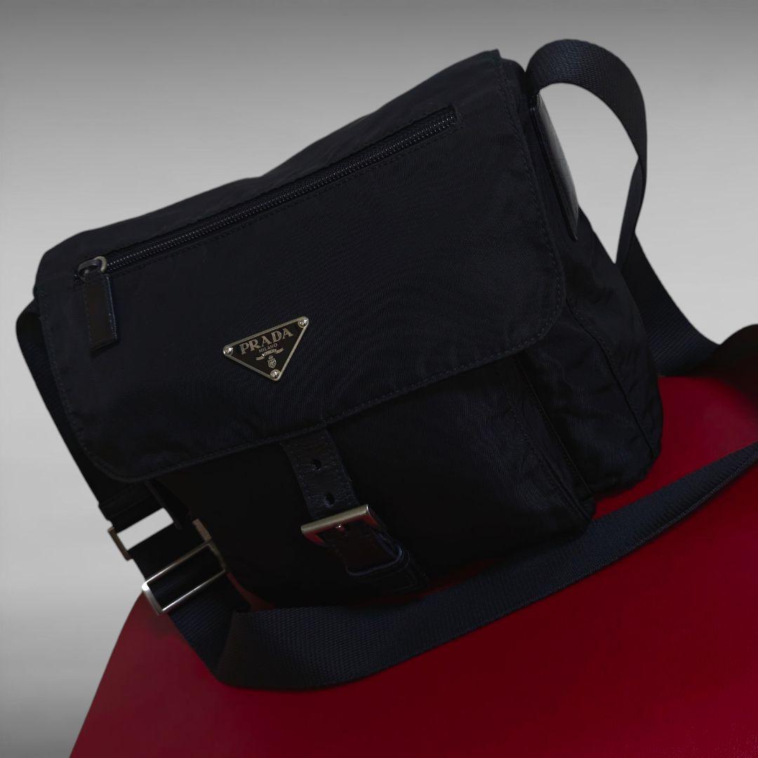 PRADA ブラック ナイロン メッセンジャーバッグ 極美品 PRADA ショルダーバッグ メッセンジャーバッグ ブラック