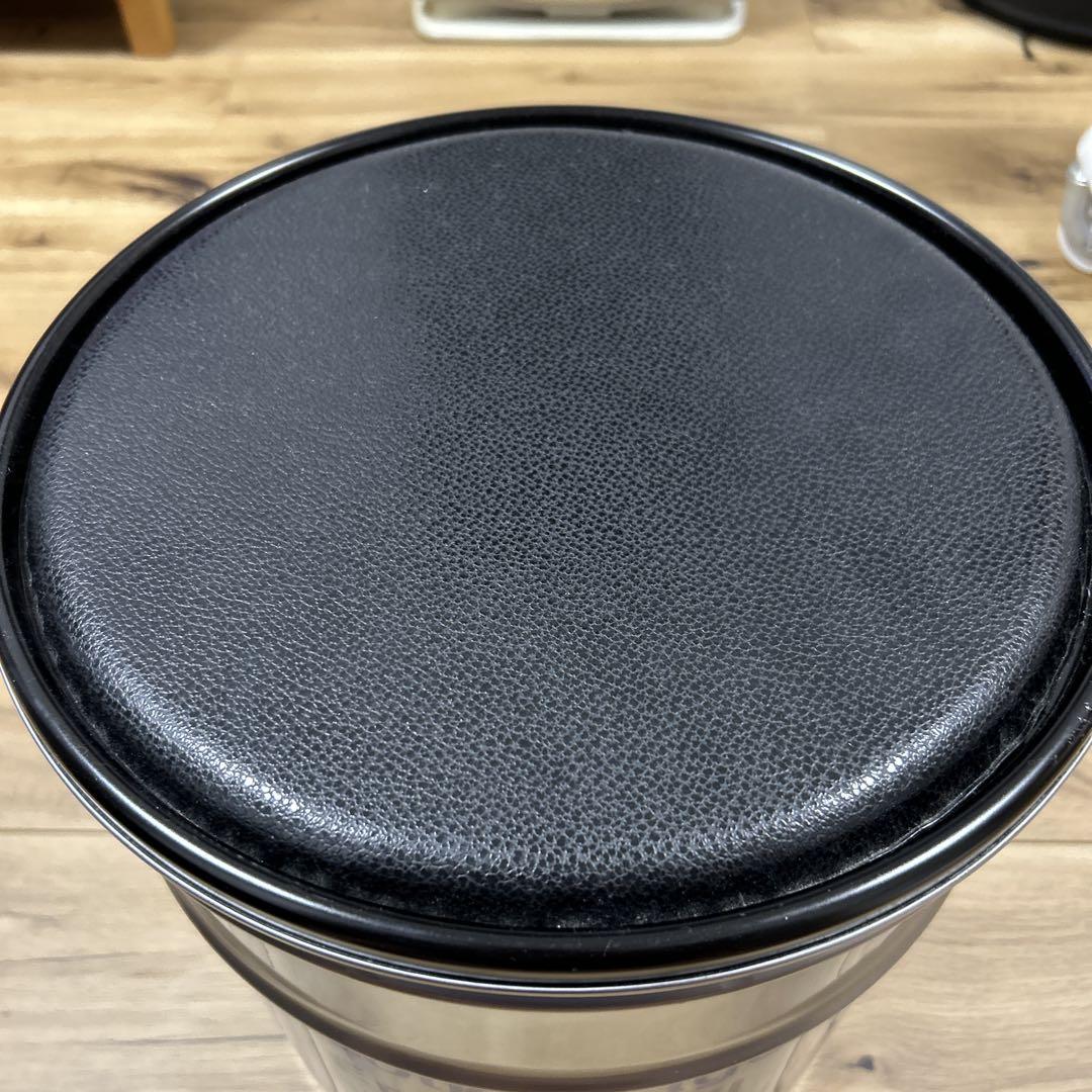 【希少】【VW】フォルクスワーゲン　エンジンオイル空ペール缶 クッション付チェア レア）フォルクスワーゲン VWエンジンオイル空ペール缶