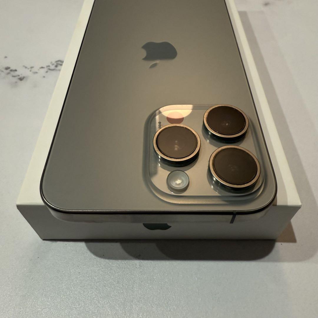 純正ケース付き iPhone 15 Pro Max ナチュラルチタニウム iPhone 15 Pro Max 256GB - ナチュラルチタニウム（SIMフリー