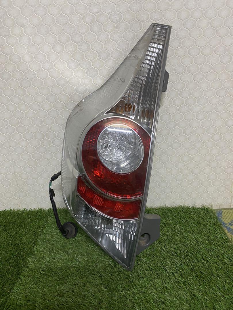 TOYOTAアクア NHP10テールランプ