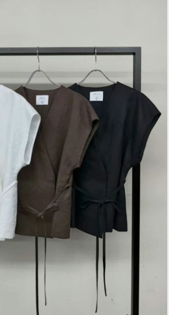 Cafune フレンチリネンVネックジレ38 黒　秋にも mdprevattcaulkingandwaterproofing.com