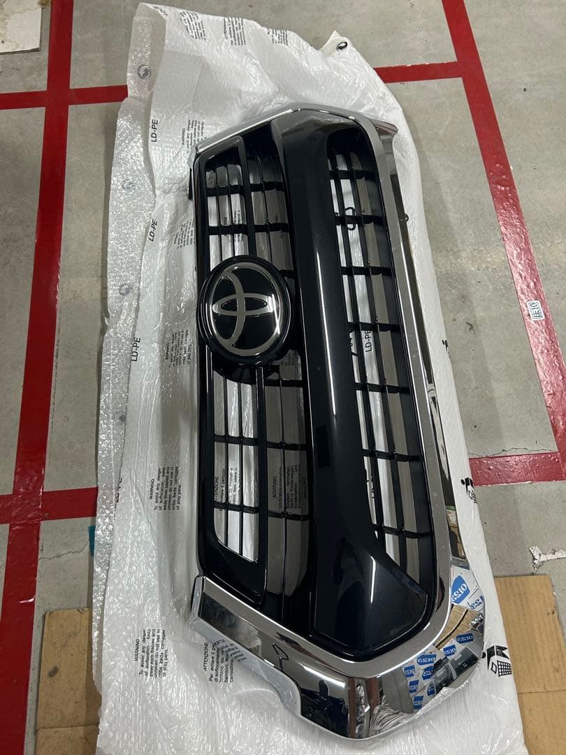 ハイラックス 純正グリル