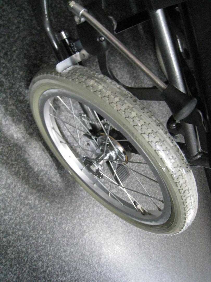 カワムラサイクル介助用多機能車椅子KM16-40SB-M