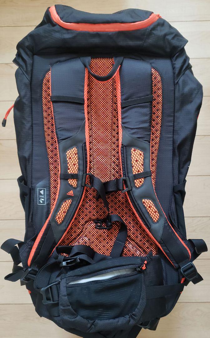 アディダス　リュック　ほぼ新品　アウトドア　adidas