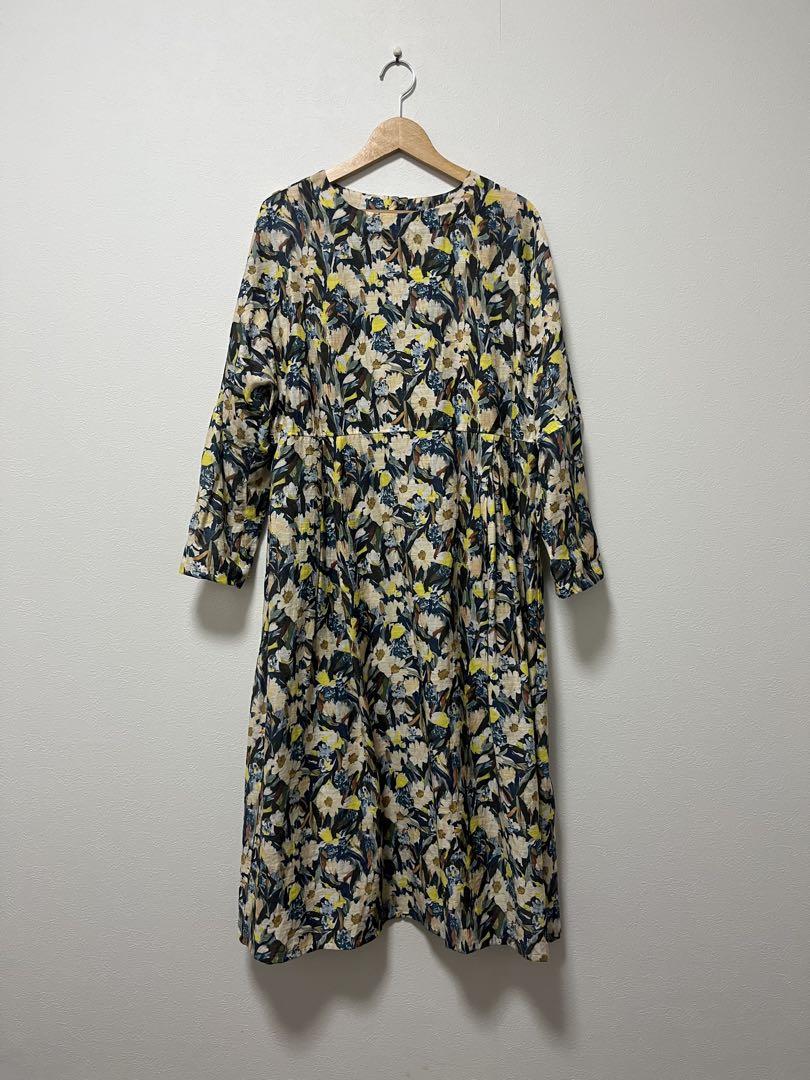 まる！美品！今季yuni 花ペイントプリント　ボートネックワンピース