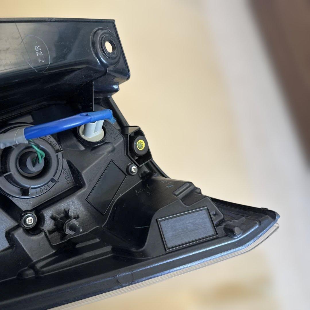 C27 セレナ e-power 純正 LEDテール右側のみ