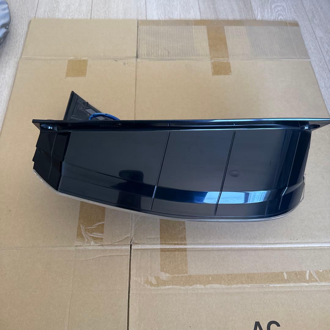 C27 セレナ e-power 純正 LEDテール右側のみ