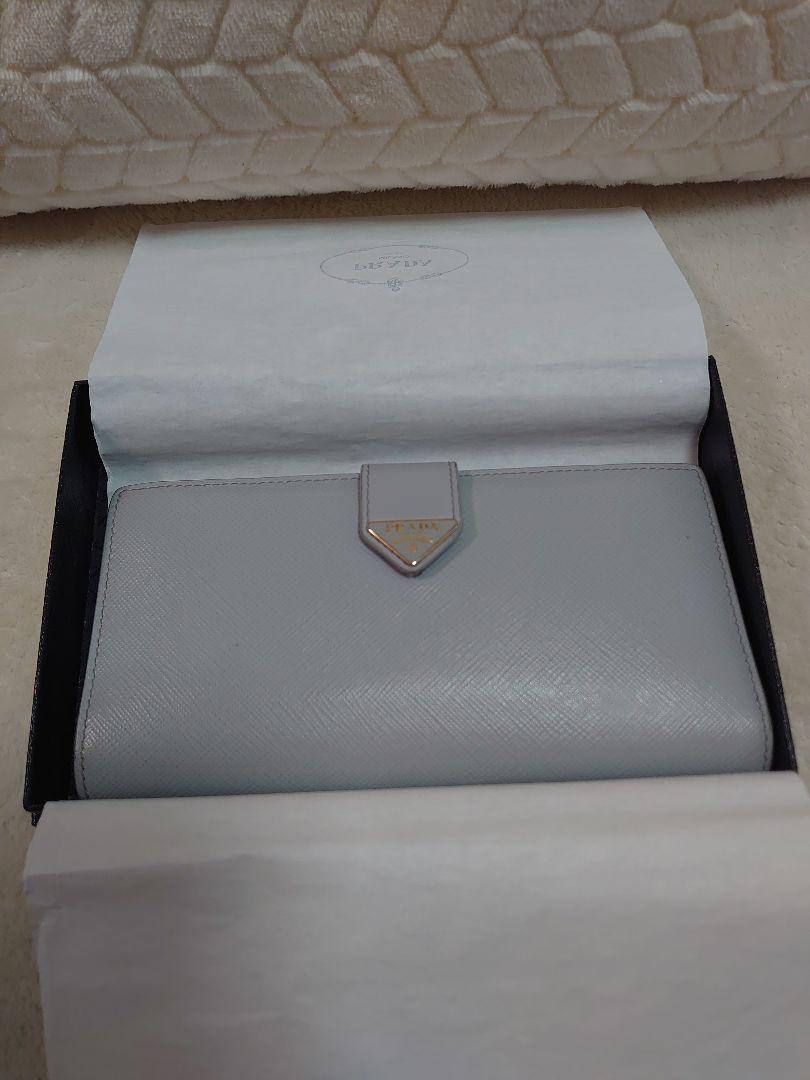 ❁4月限定値下げ❂PRADA 二つ折り財布 ライトブルーグレー