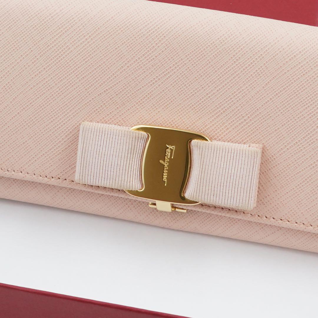 未使用極美品 フェラガモ ヴァラリボン レザー 長財布 パス