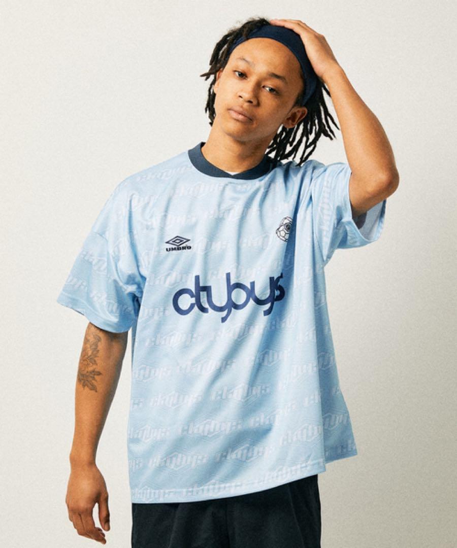スポーツストア UMBRO ×CITY 販売 で トップスオンライン - Mサイズ FC BOYS トップス