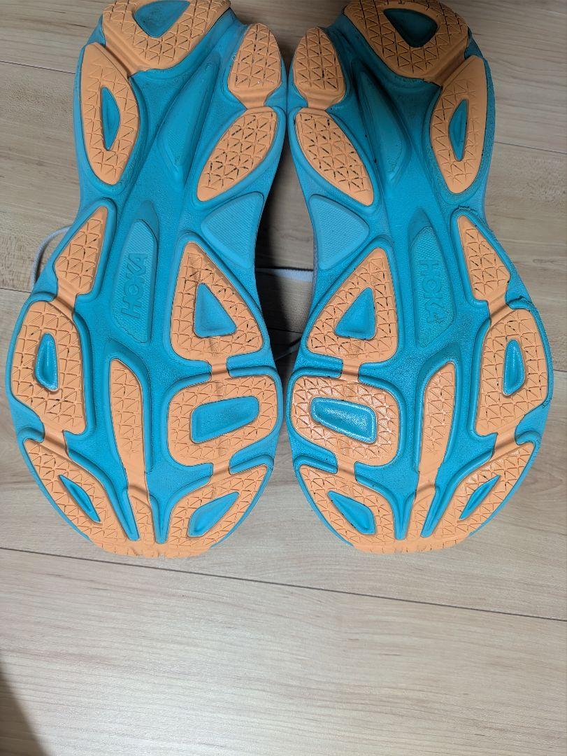 スパイク・シューズ HOKA BONDI8