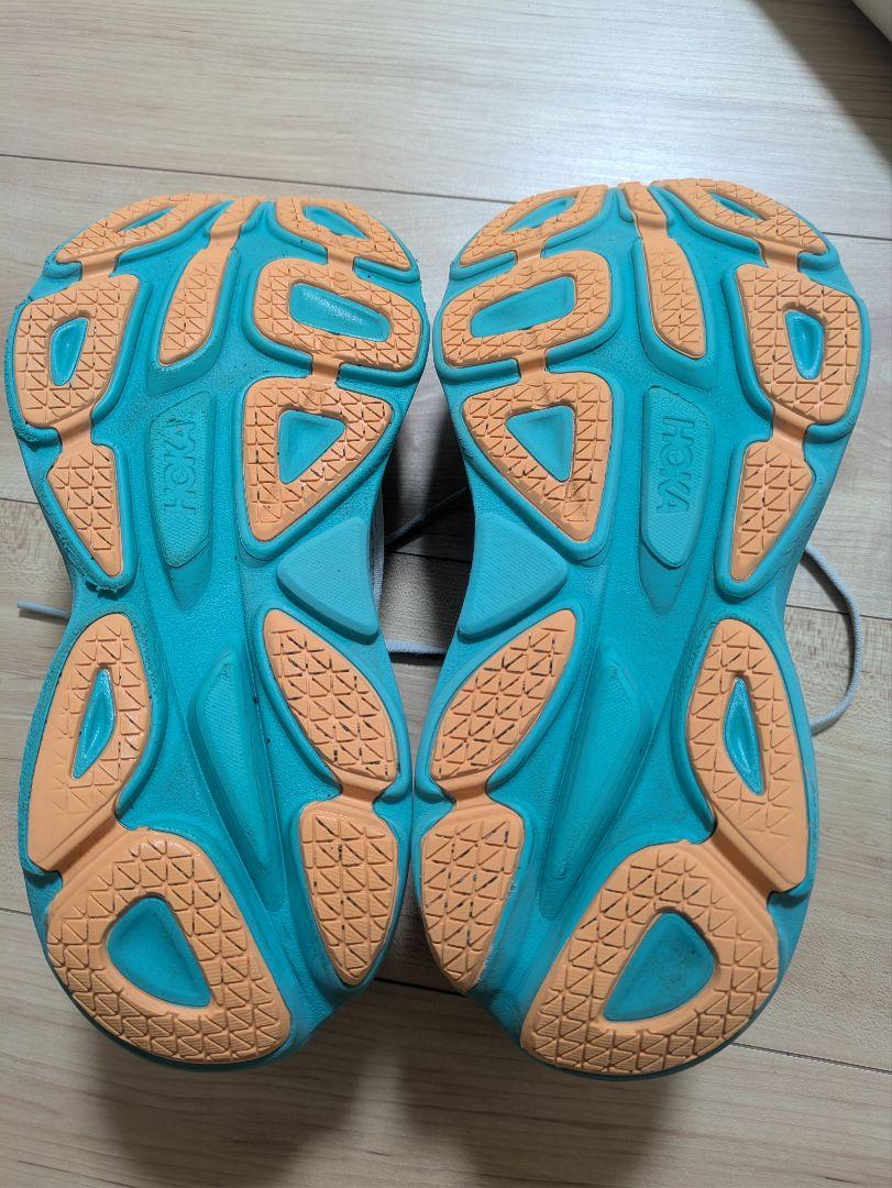 スパイク・シューズ HOKA BONDI8