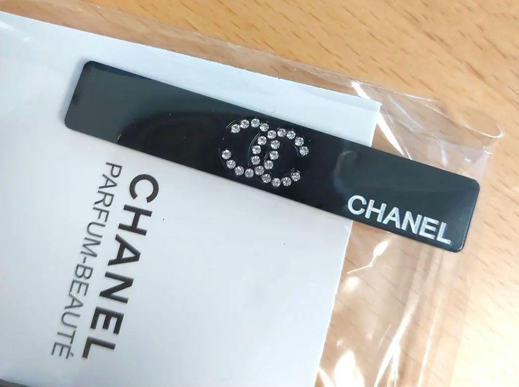 CHANEL ロゴ入りヘアピン ヘアクリップ2個セット CHANEL ロゴ入りヘアピン ヘアクリップ2個セット