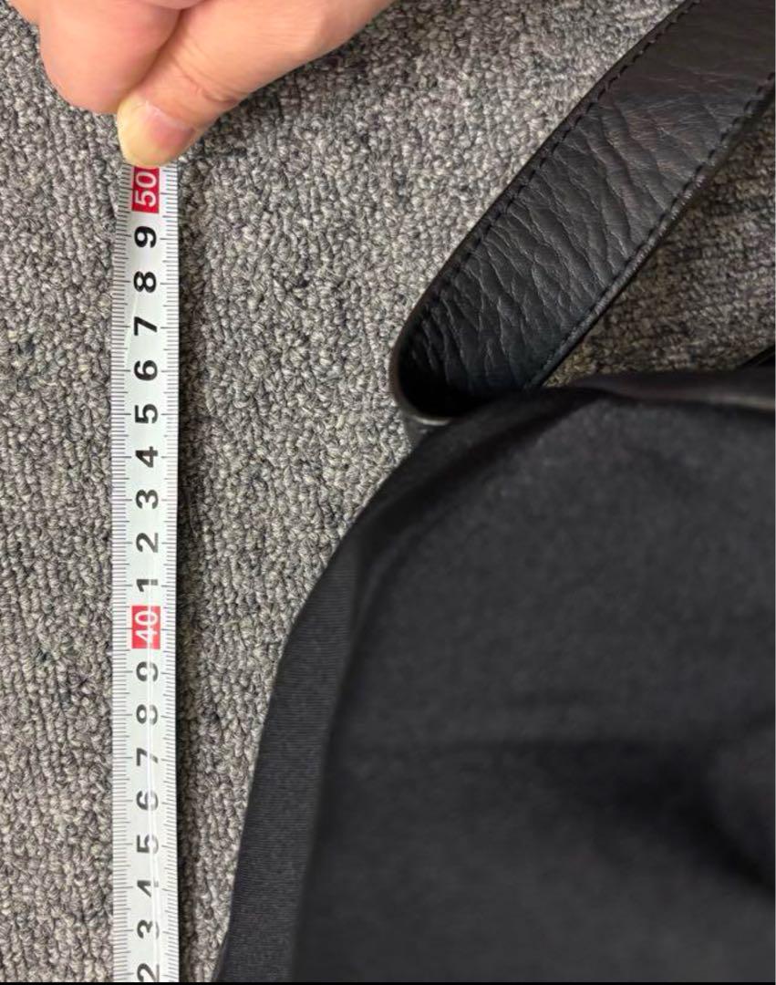 激安美品カワカワ　パピヨネ　リュック　wet素材　南京錠付　ブラック