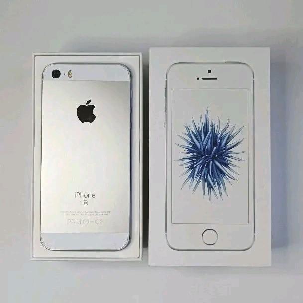 驚きの破格値2022 美品 iPhone SE Silver バッテリー100% simロック解除 YU1wL-m47064232253 HOTセール