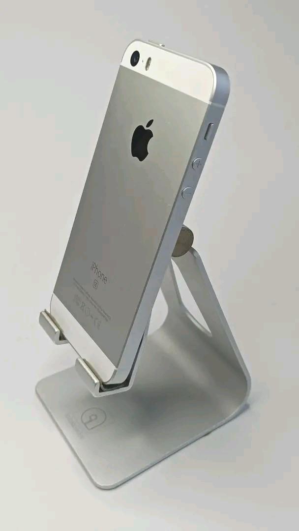驚きの破格値2022 美品 iPhone SE Silver バッテリー100% simロック解除 YU1wL-m47064232253 HOTセール
