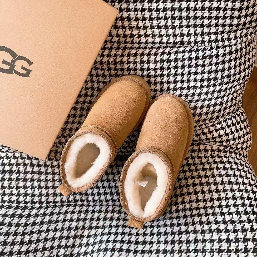 【 新品セール中 】 UGG アグ クラシック ウルトラ ミニ 厚底245CM